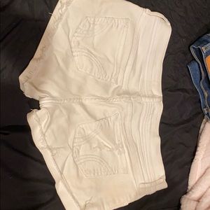 White Hollister shorts🤍🤍